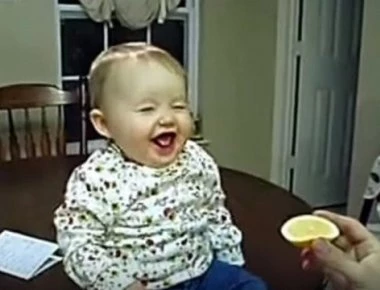 Ξεκαρδιστικό βίντεο: Δείτε τις αντιδράσεις μωρών όταν δοκιμάζουν για πρώτη φορά κάποιες τροφές!